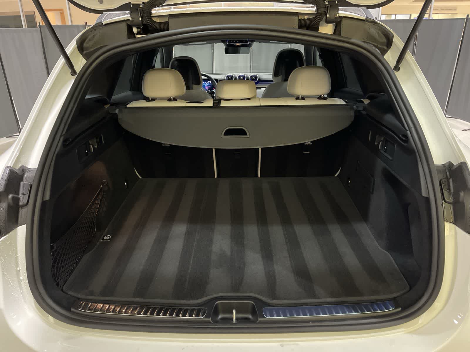 Thumbnail: 2025 Mercedes-Benz GLC - 31