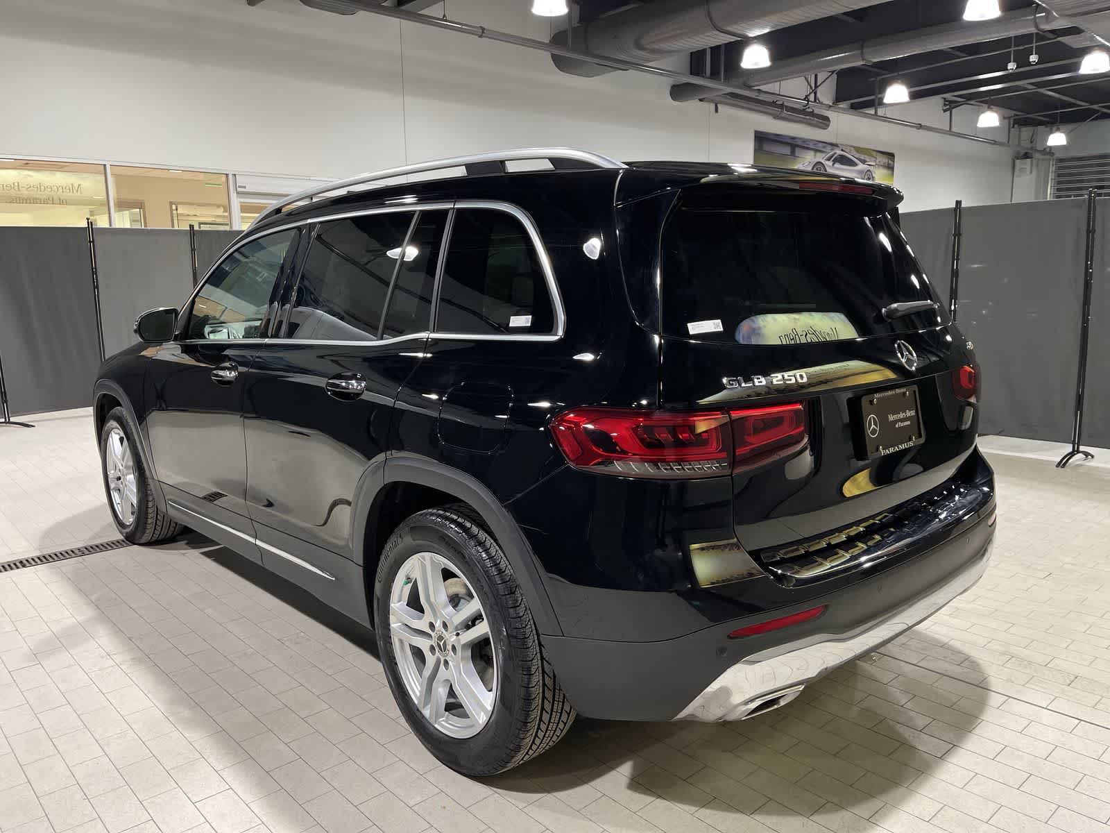 Thumbnail: 2023 Mercedes-Benz GLB - 16