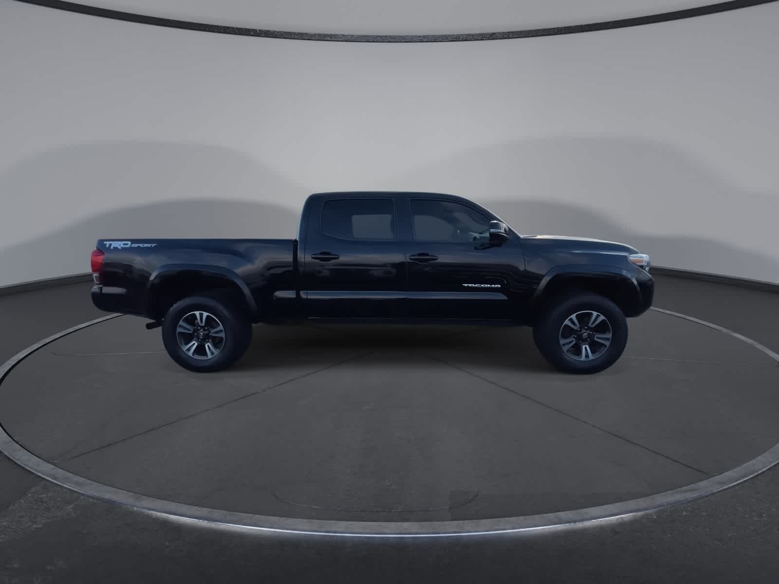 Thumbnail: 2016 Toyota Tacoma - 13