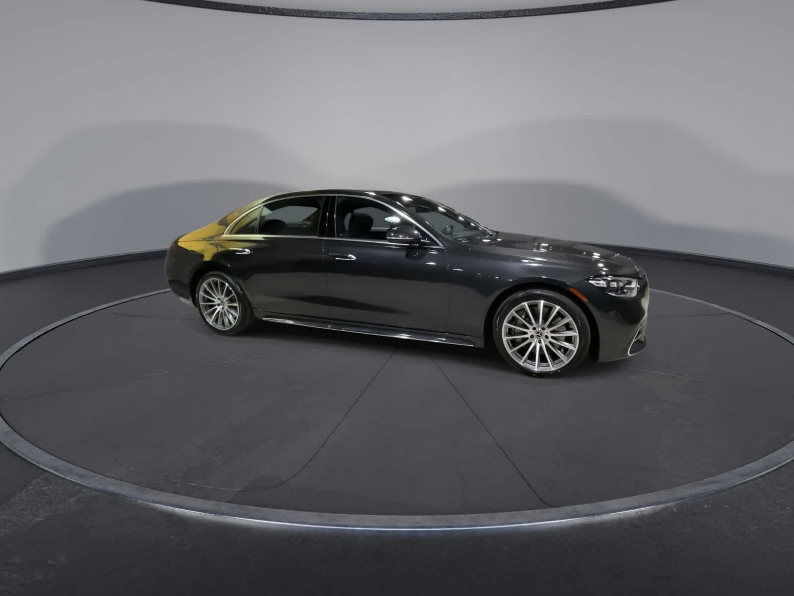 Thumbnail: 2022 Mercedes-Benz S-Class - 2