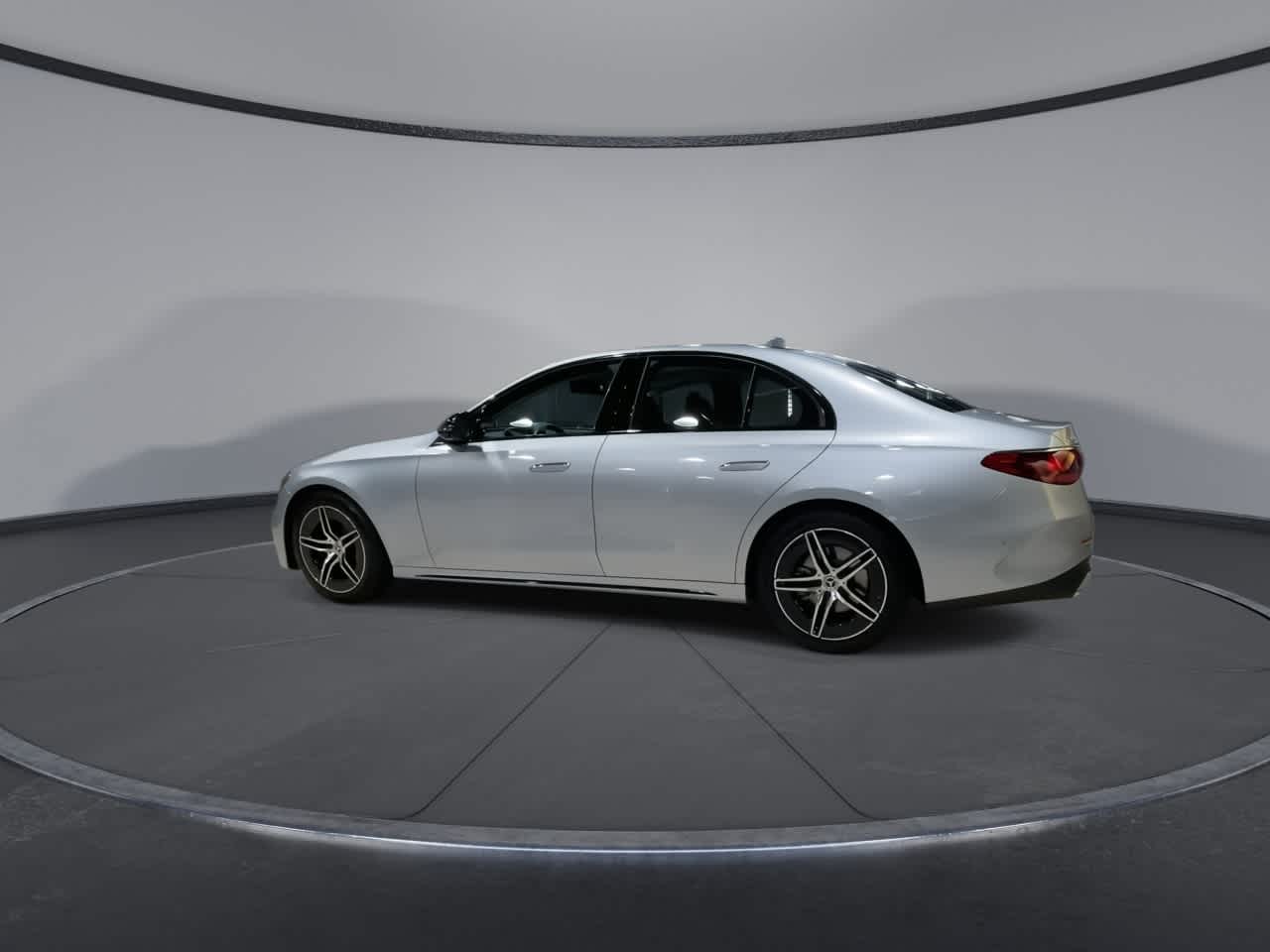 Thumbnail: 2025 Mercedes-Benz E-Class - 9