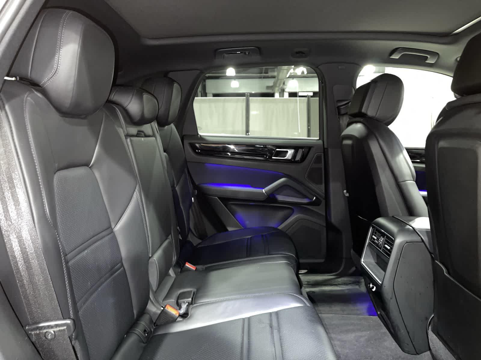 Thumbnail: 2023 Porsche Cayenne - 25