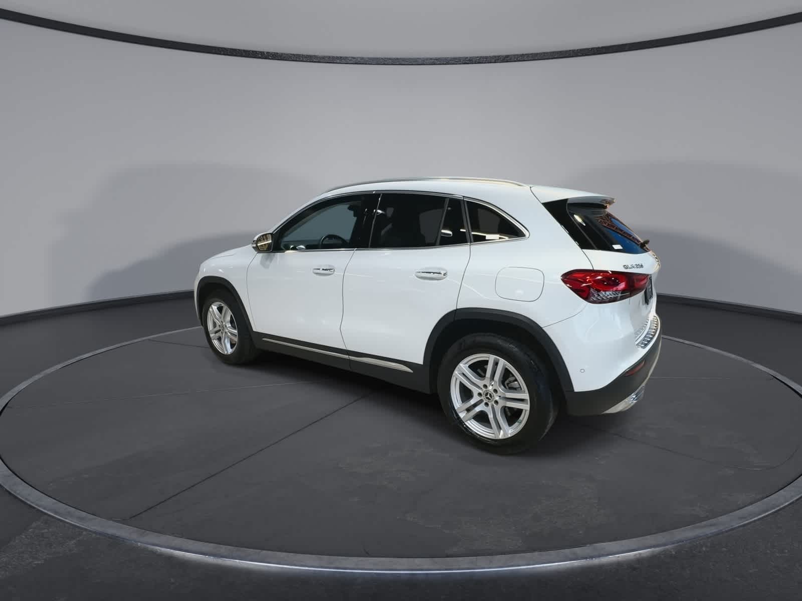 Thumbnail: 2022 Mercedes-Benz GLA - 8