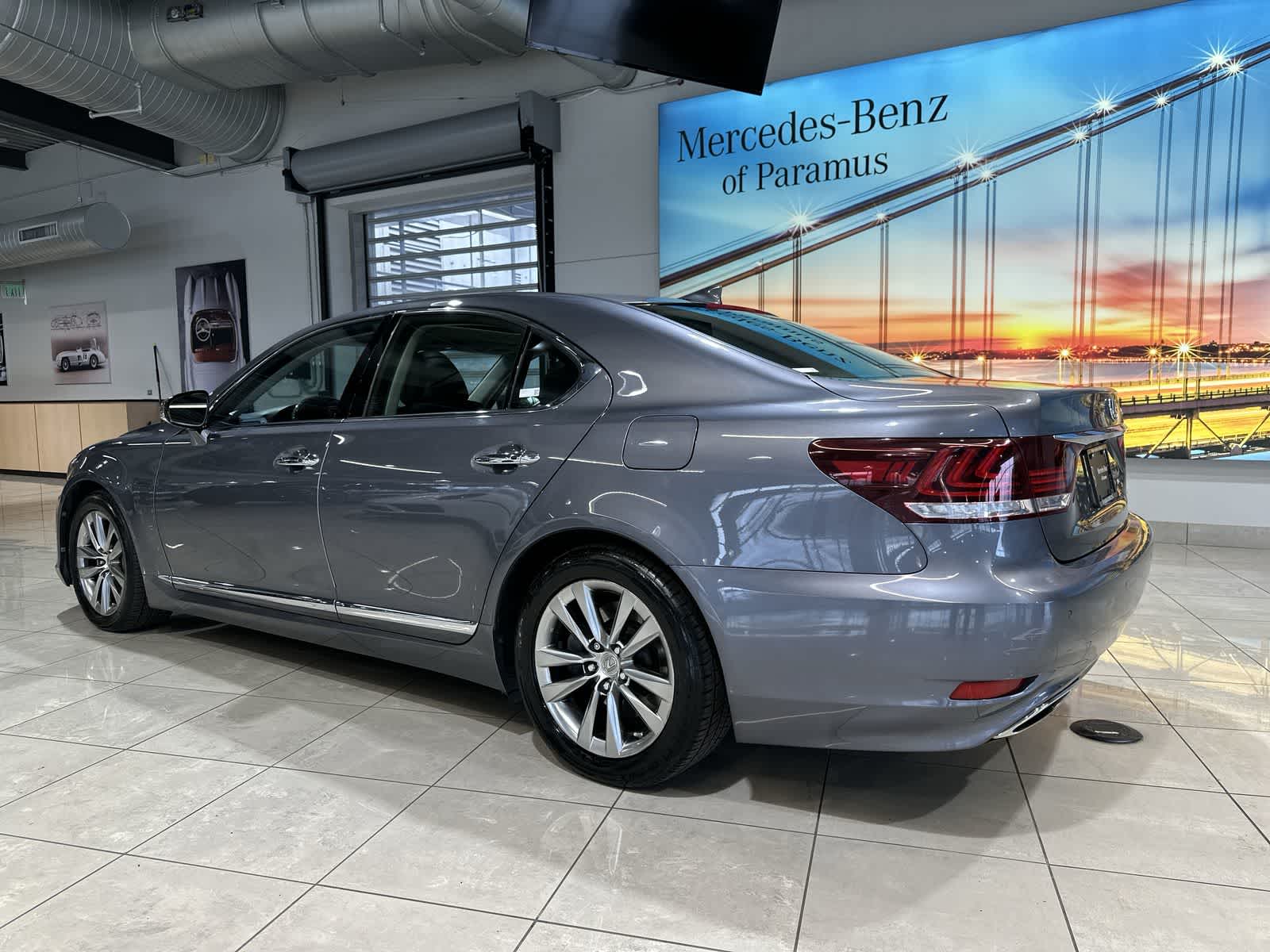 Thumbnail: 2016 Lexus LS - 16