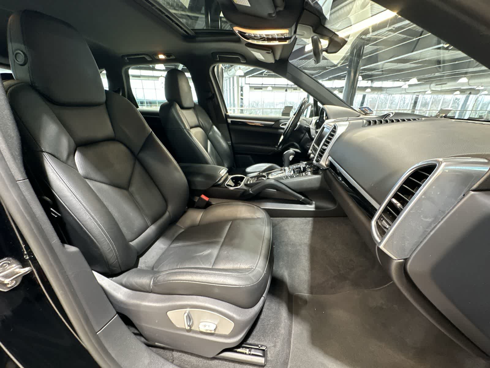 Thumbnail: 2014 Porsche Cayenne - 26