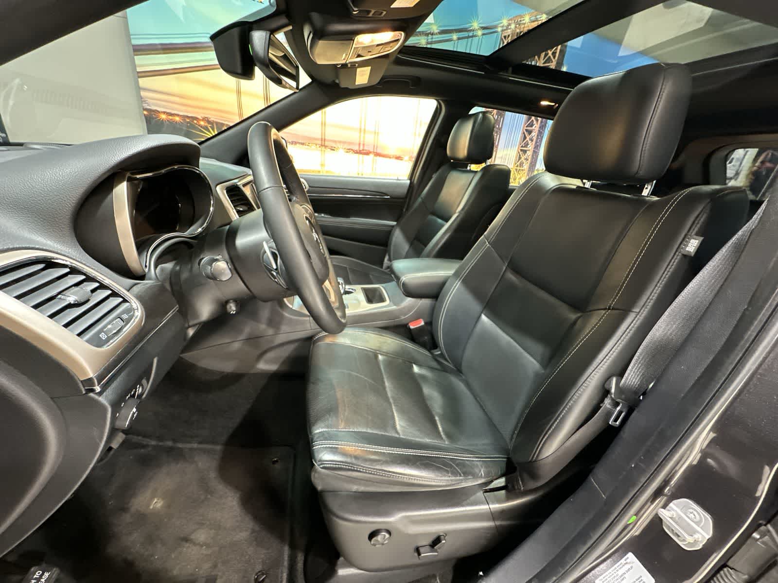 Thumbnail: 2015 Jeep Grand Cherokee - 23