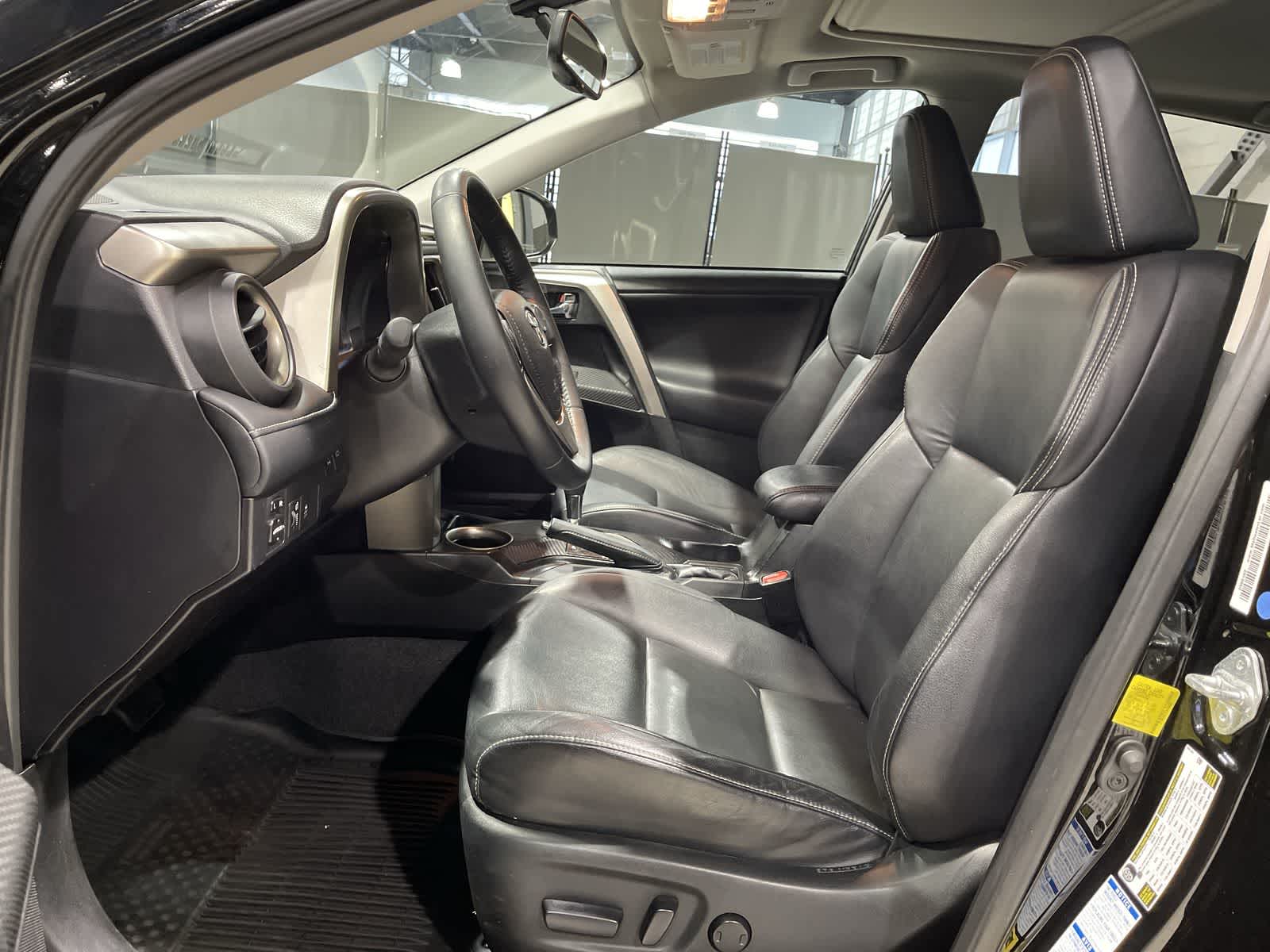 Thumbnail: 2015 Toyota RAV4 - 23