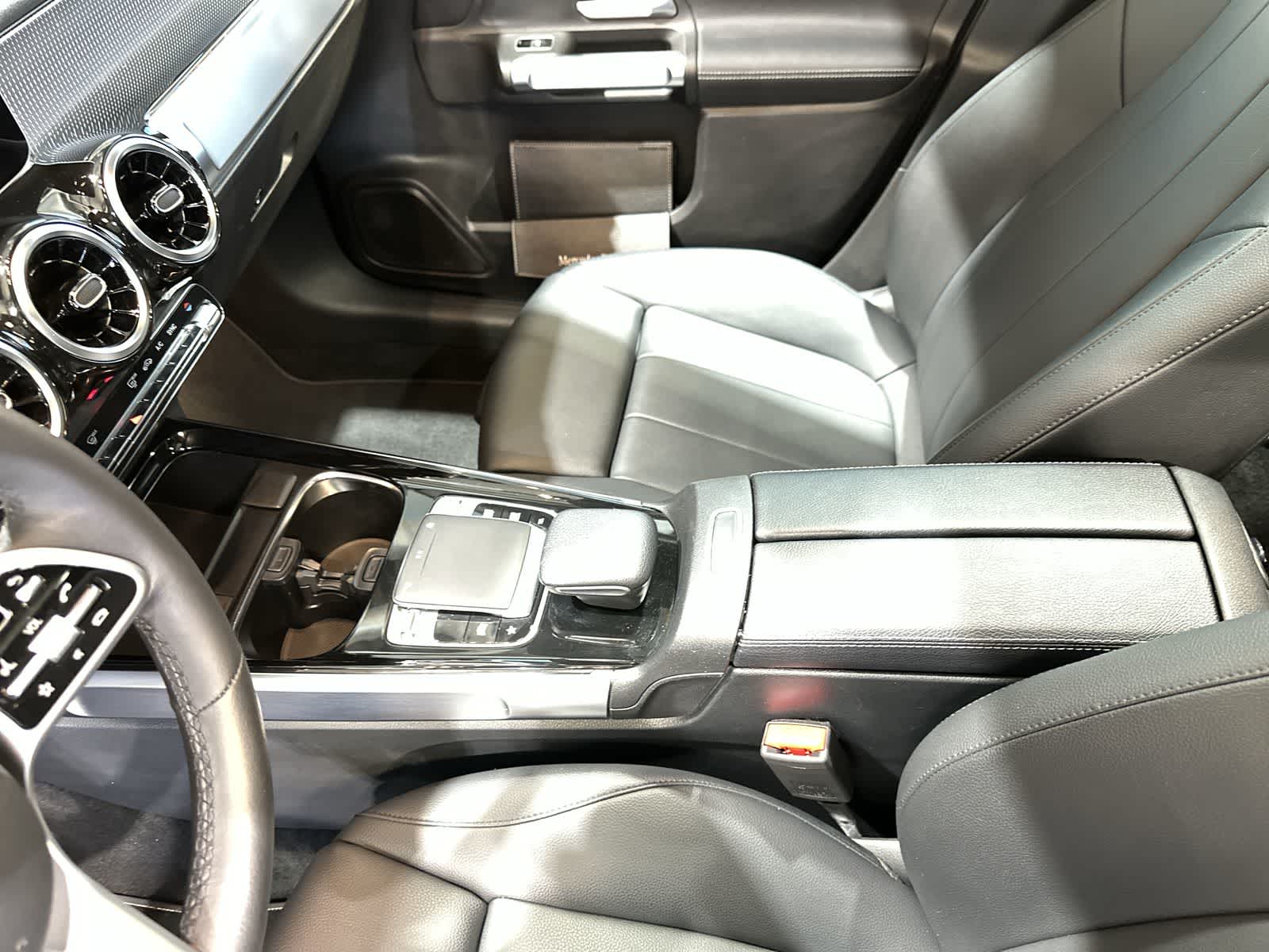 Thumbnail: 2020 Mercedes-Benz GLB - 28