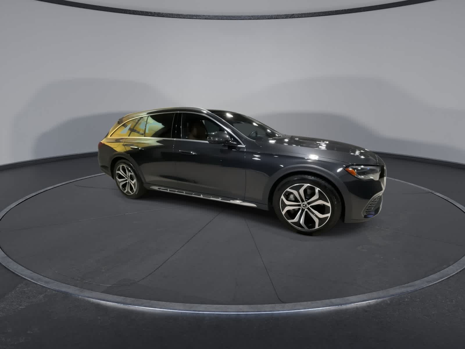 Thumbnail: 2025 Mercedes-Benz E-Class - 3