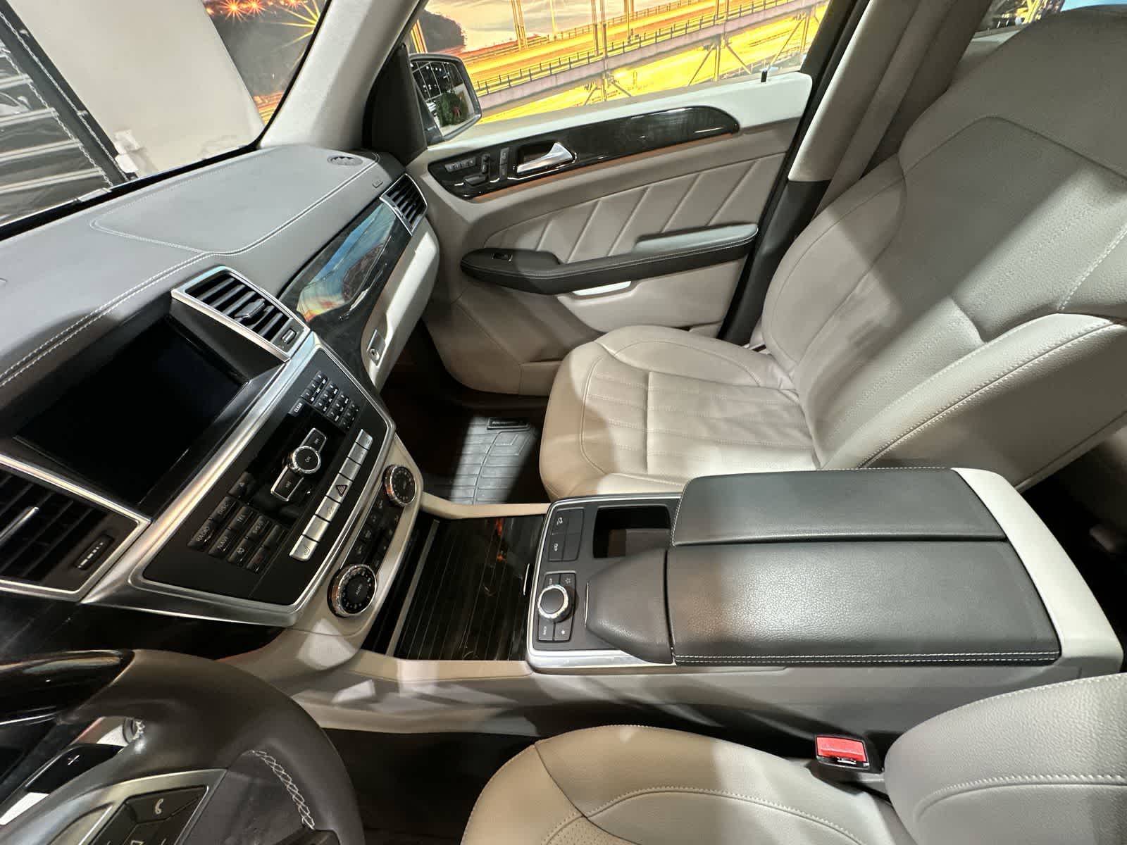 Thumbnail: 2016 Mercedes-Benz GL-Class - 28