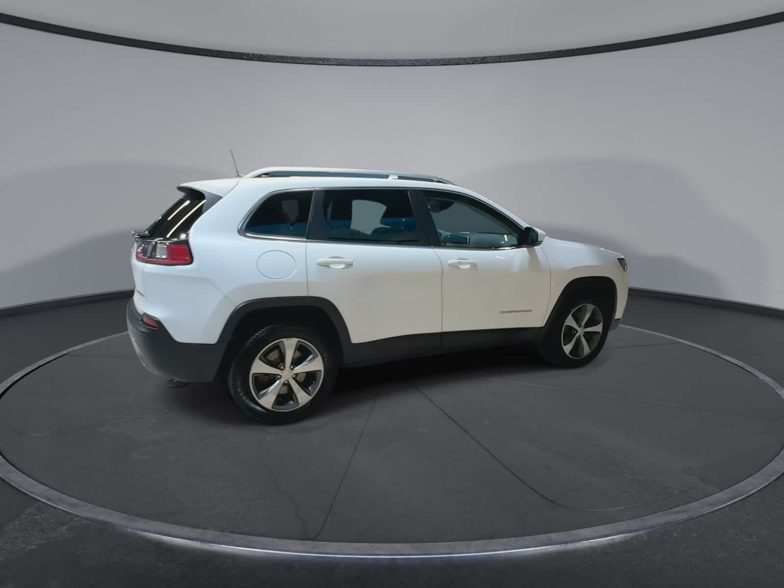 Thumbnail: 2019 Jeep Cherokee - 12