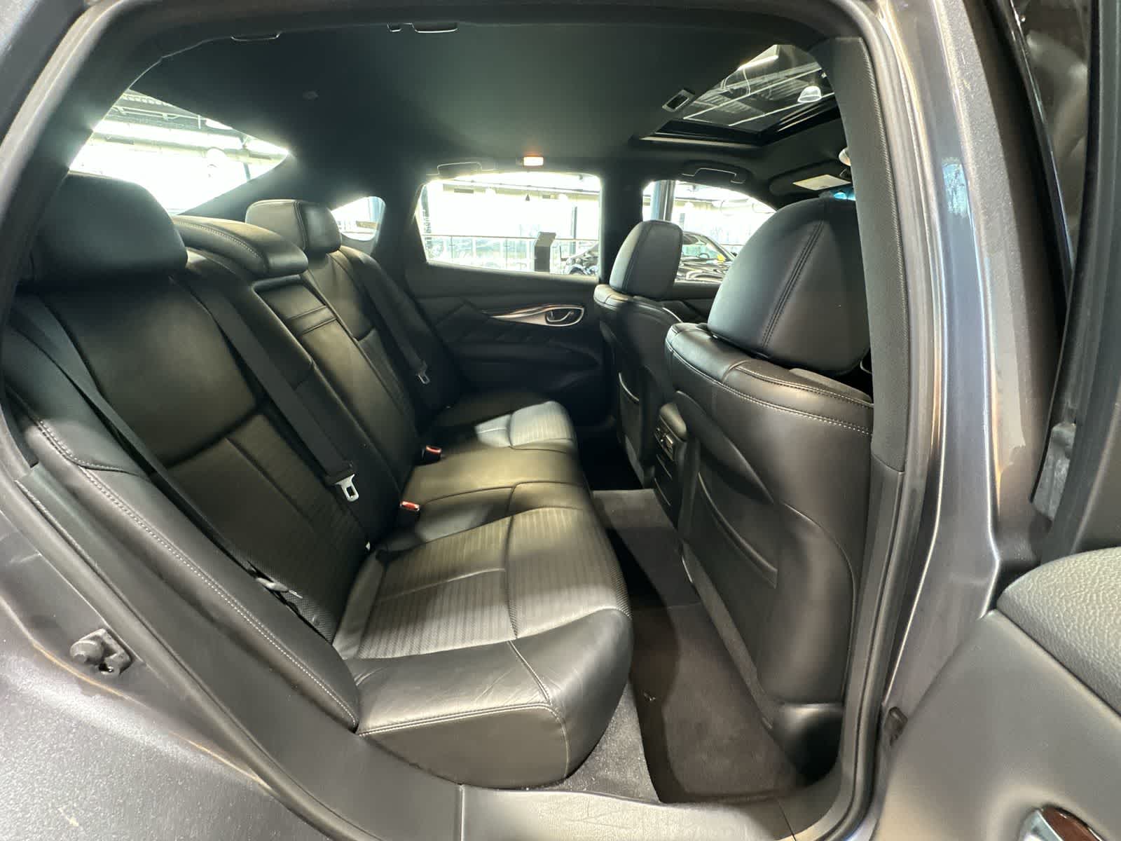 Thumbnail: 2017 INFINITI Q70 - 25