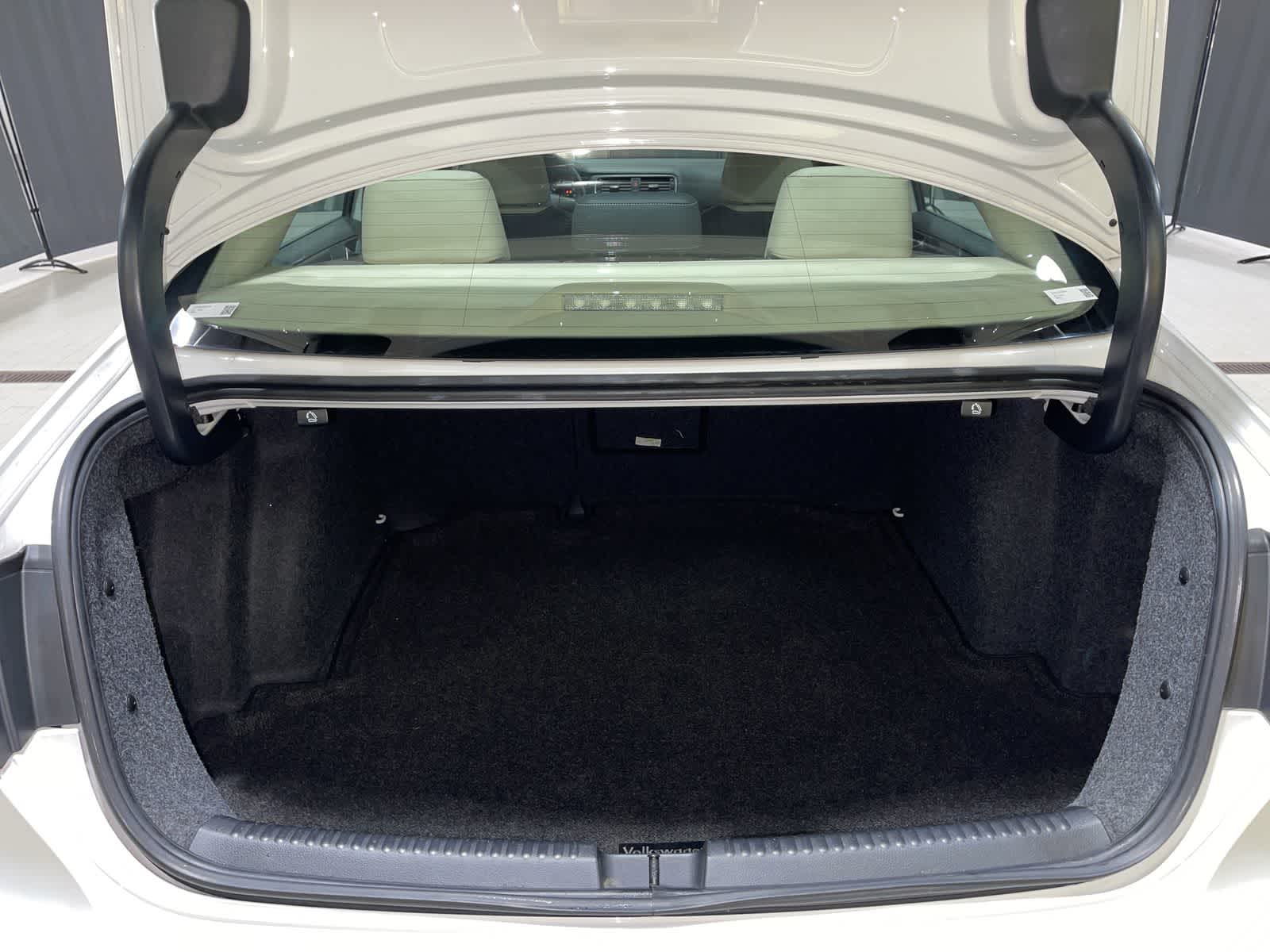 Thumbnail: 2014 Volkswagen Jetta - 31