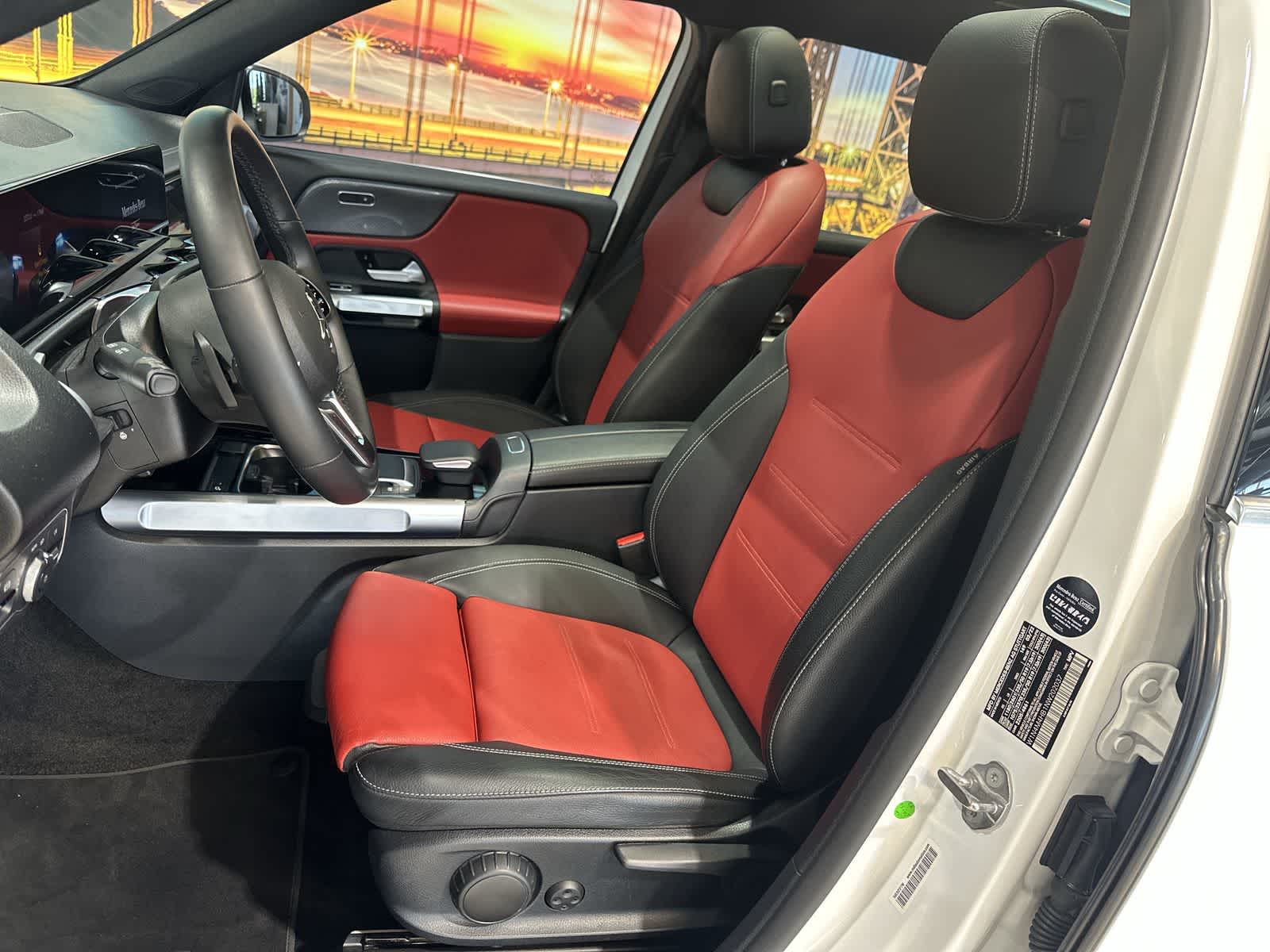 Thumbnail: 2022 Mercedes-Benz GLB - 23
