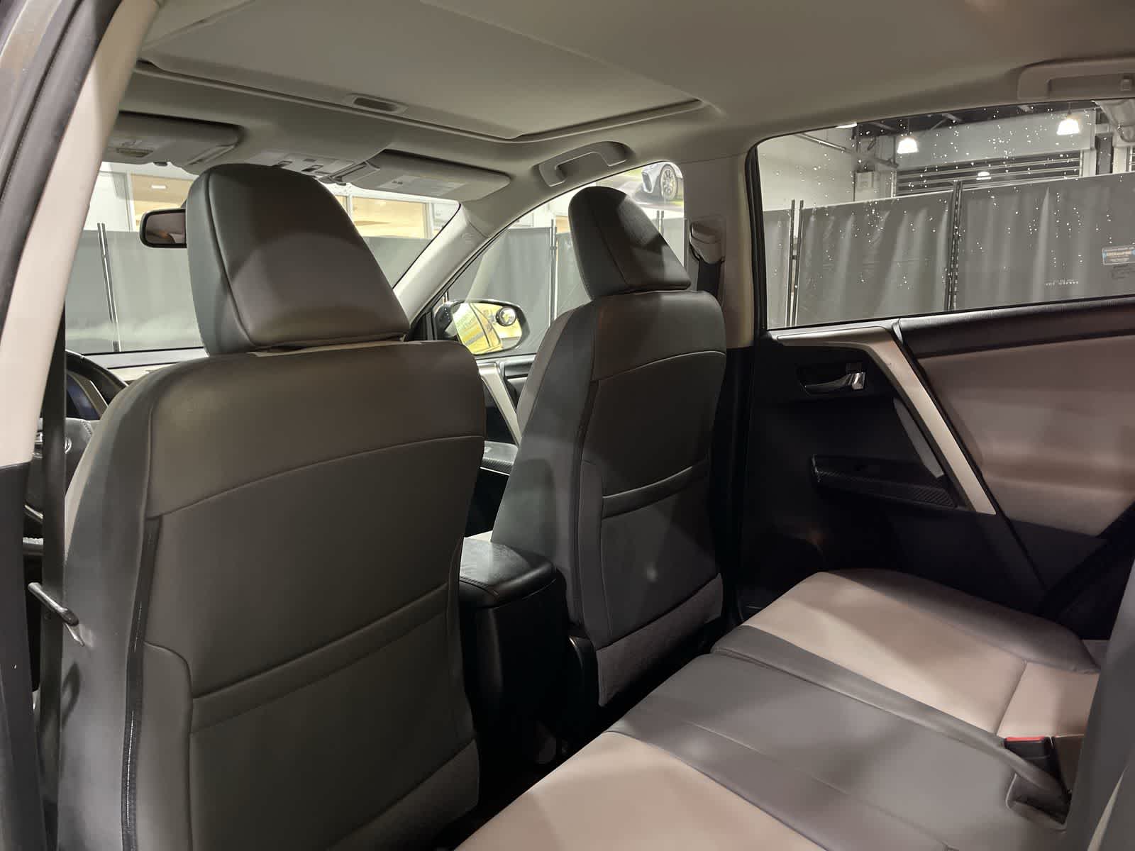 Thumbnail: 2015 Toyota RAV4 - 24
