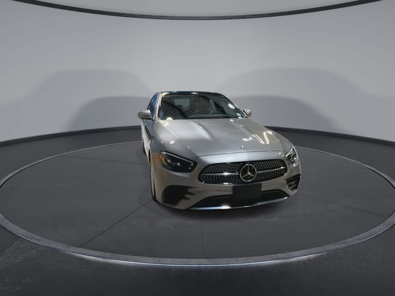 Thumbnail: 2022 Mercedes-Benz E-Class - 3