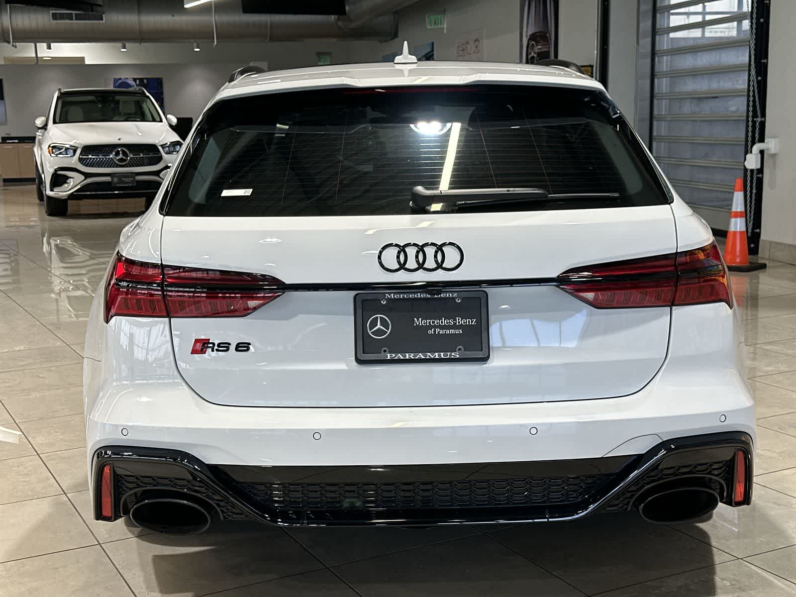 Thumbnail: 2023 Audi RS 6 - 17