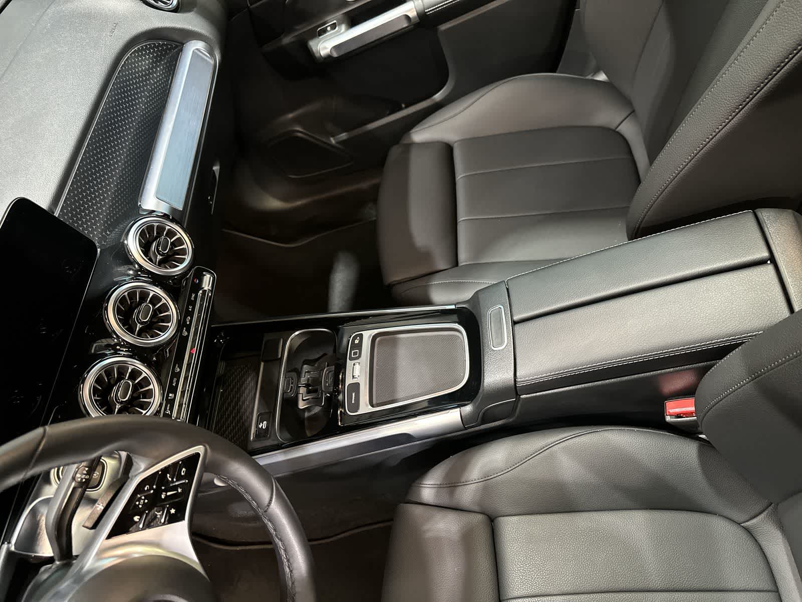 Thumbnail: 2025 Mercedes-Benz GLB - 28