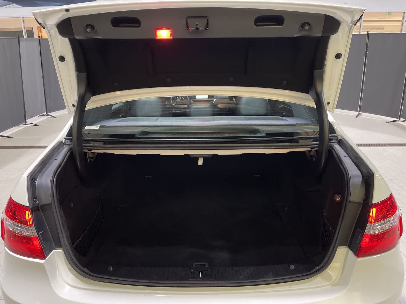 Thumbnail: 2012 Mercedes-Benz E-Class - 31