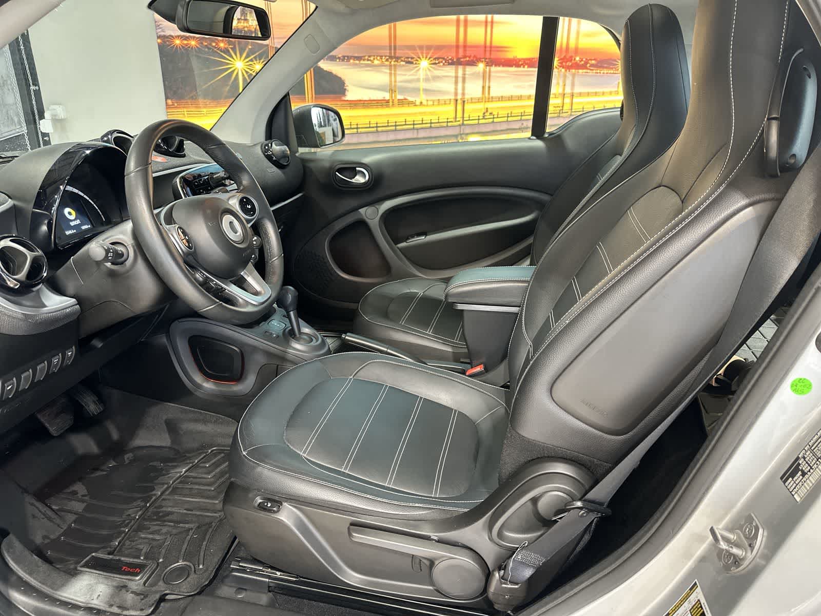 Thumbnail: 2018 smart fortwo - 14