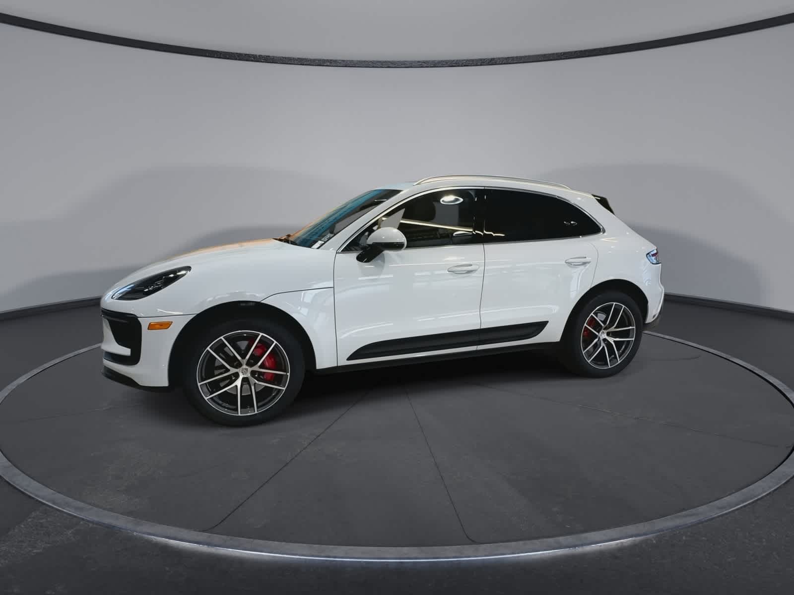 Thumbnail: 2023 Porsche Macan - 6