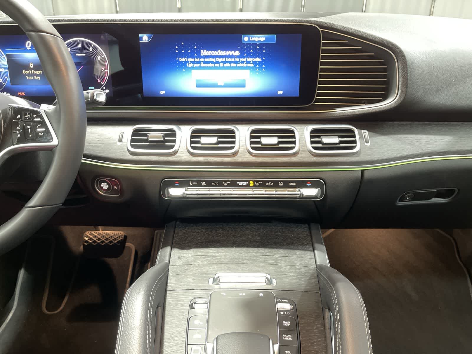 Thumbnail: 2025 Mercedes-Benz GLE - 28