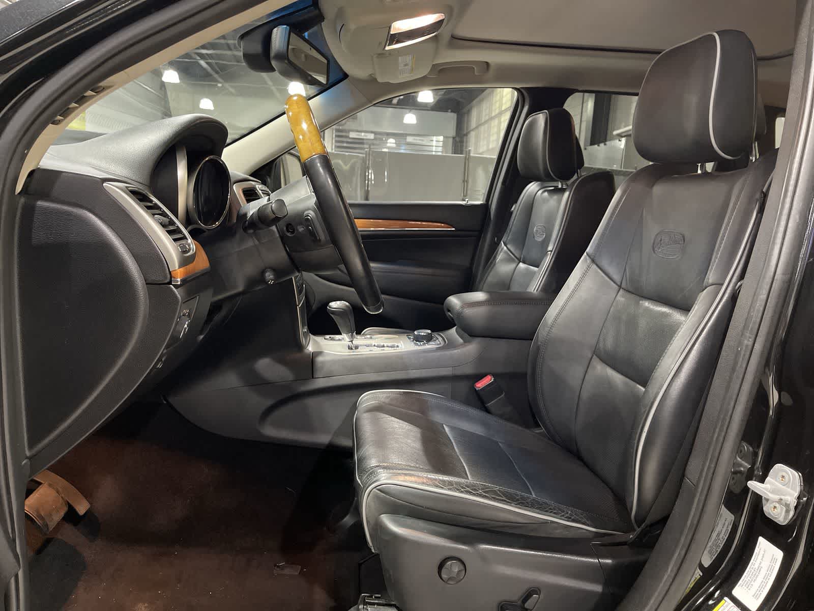 Thumbnail: 2011 Jeep Grand Cherokee - 23