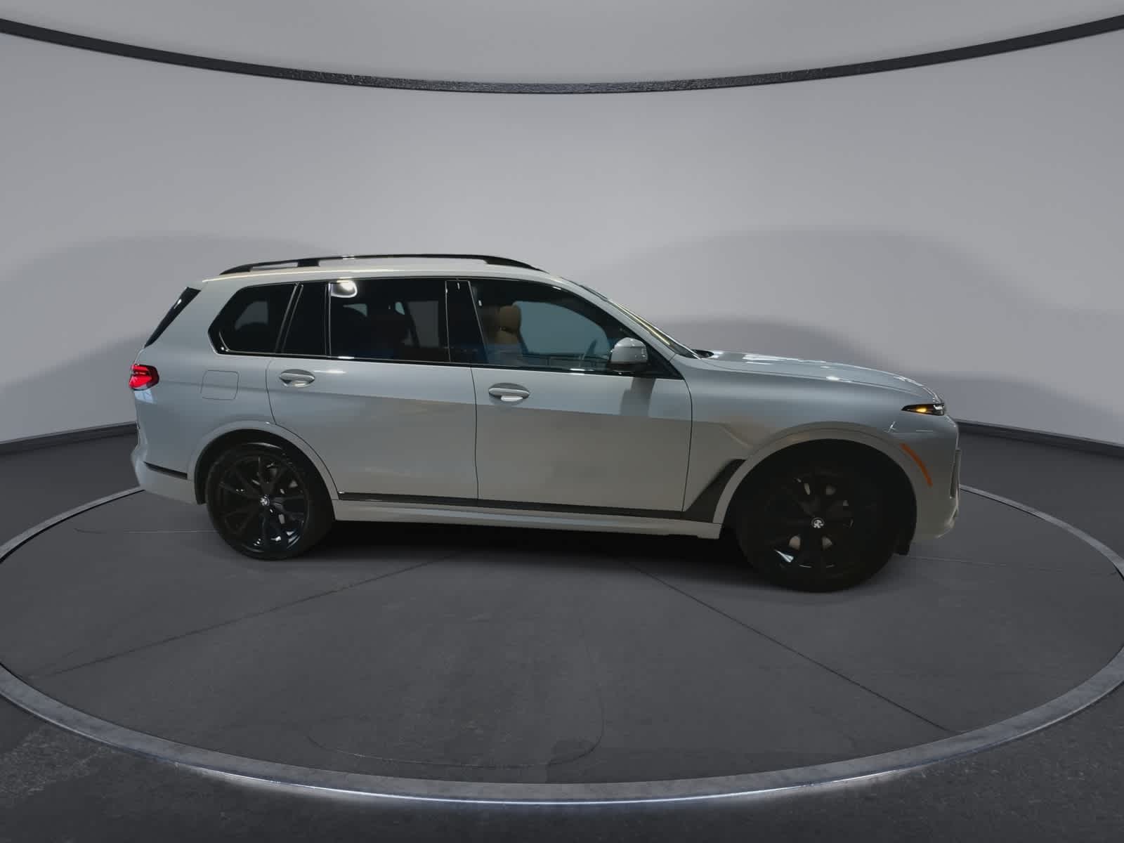 Thumbnail: 2025 BMW X7 - 13