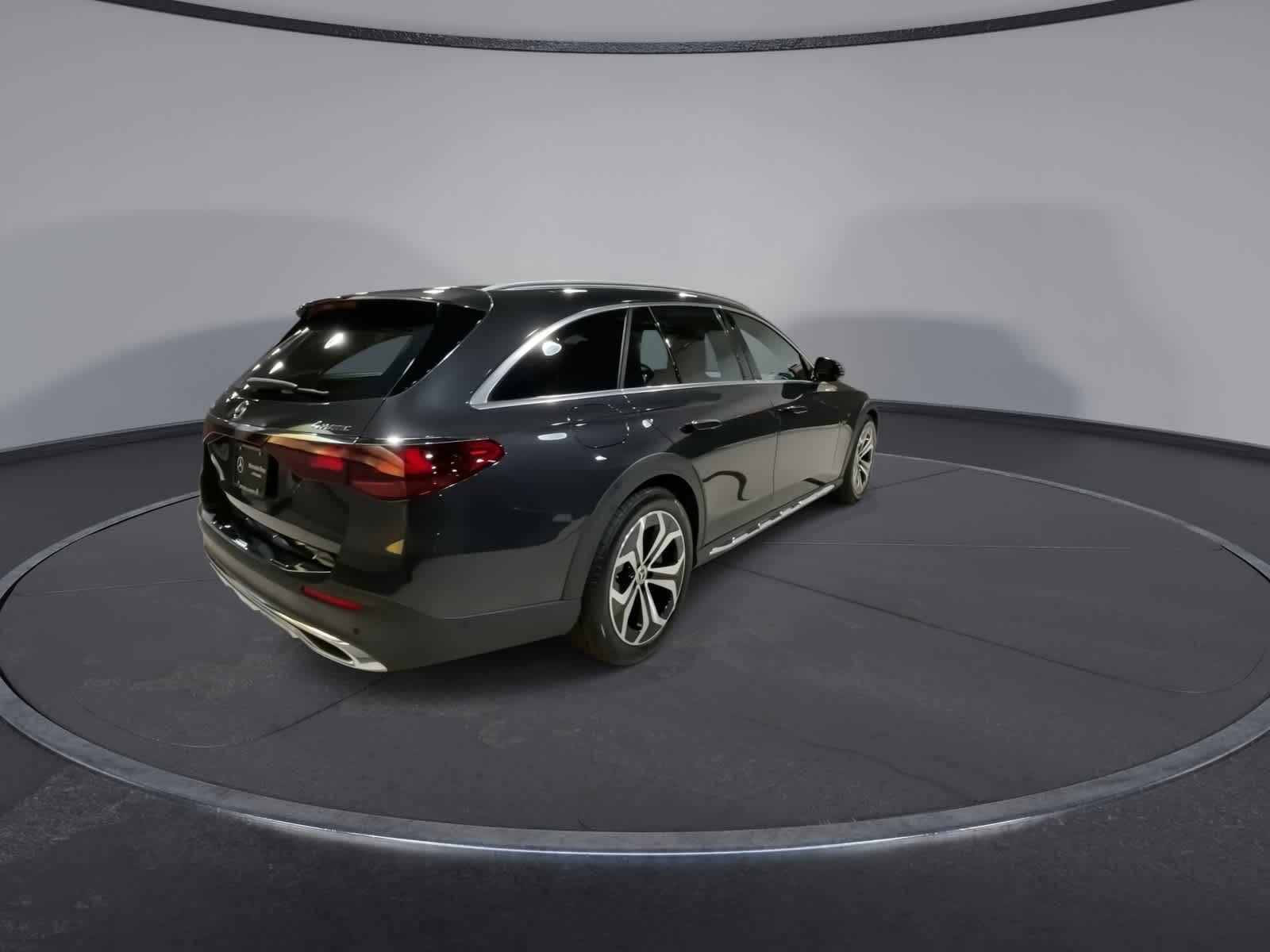 Thumbnail: 2025 Mercedes-Benz E-Class - 12