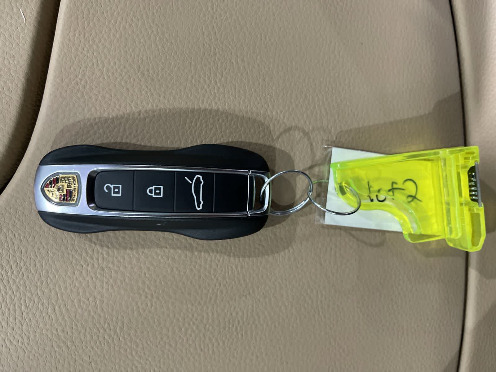 Thumbnail: 2022 Porsche Panamera - 32