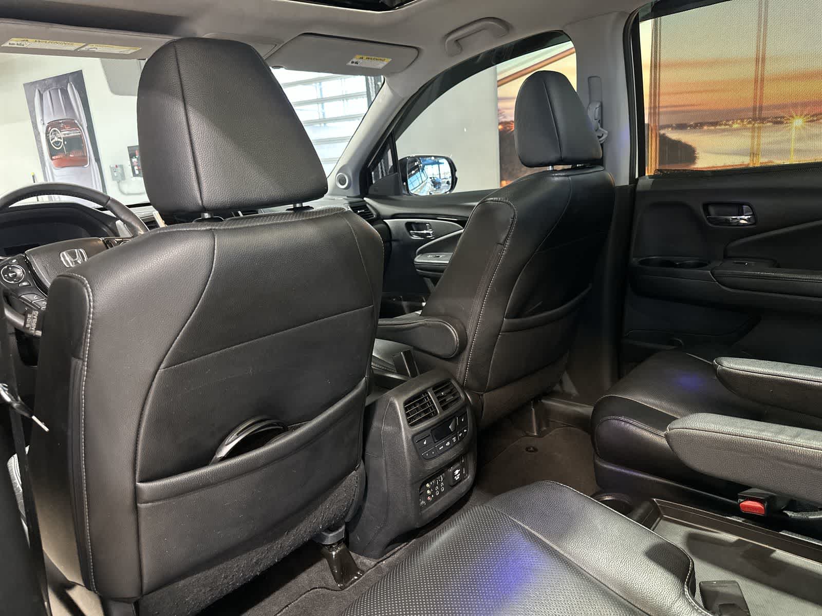 Thumbnail: 2017 Honda Pilot - 24