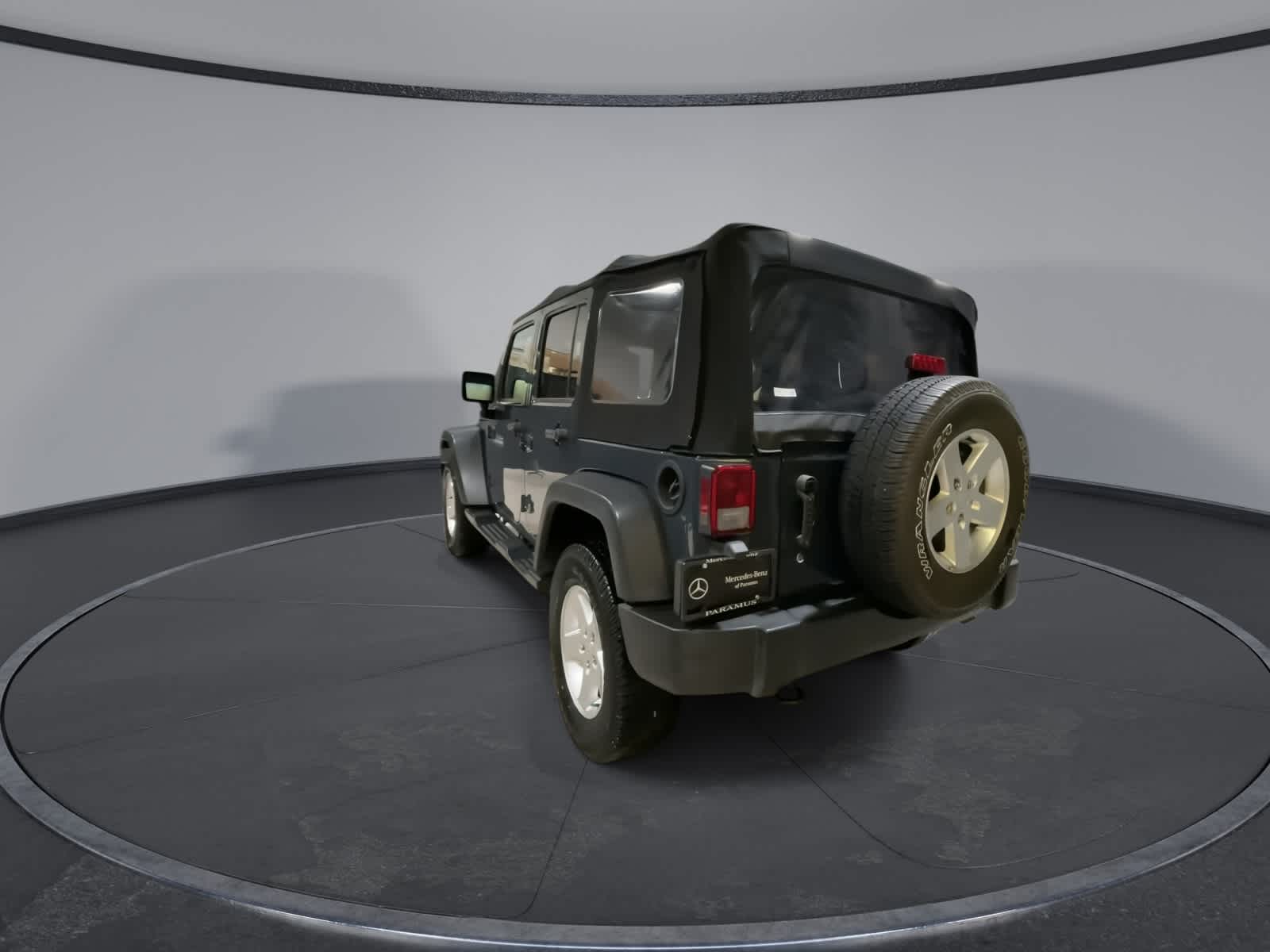 Thumbnail: 2016 Jeep Wrangler - 9