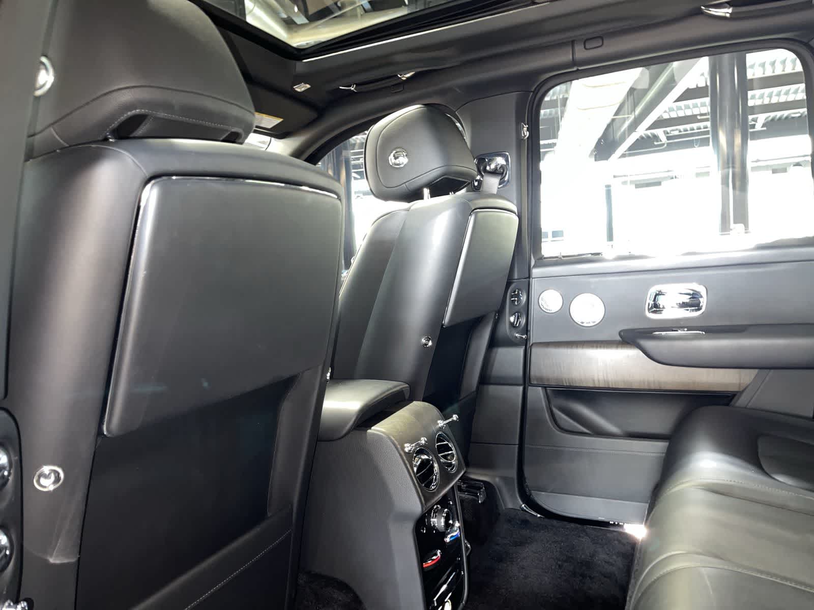 Thumbnail: 2019 Rolls-Royce Cullinan - 24