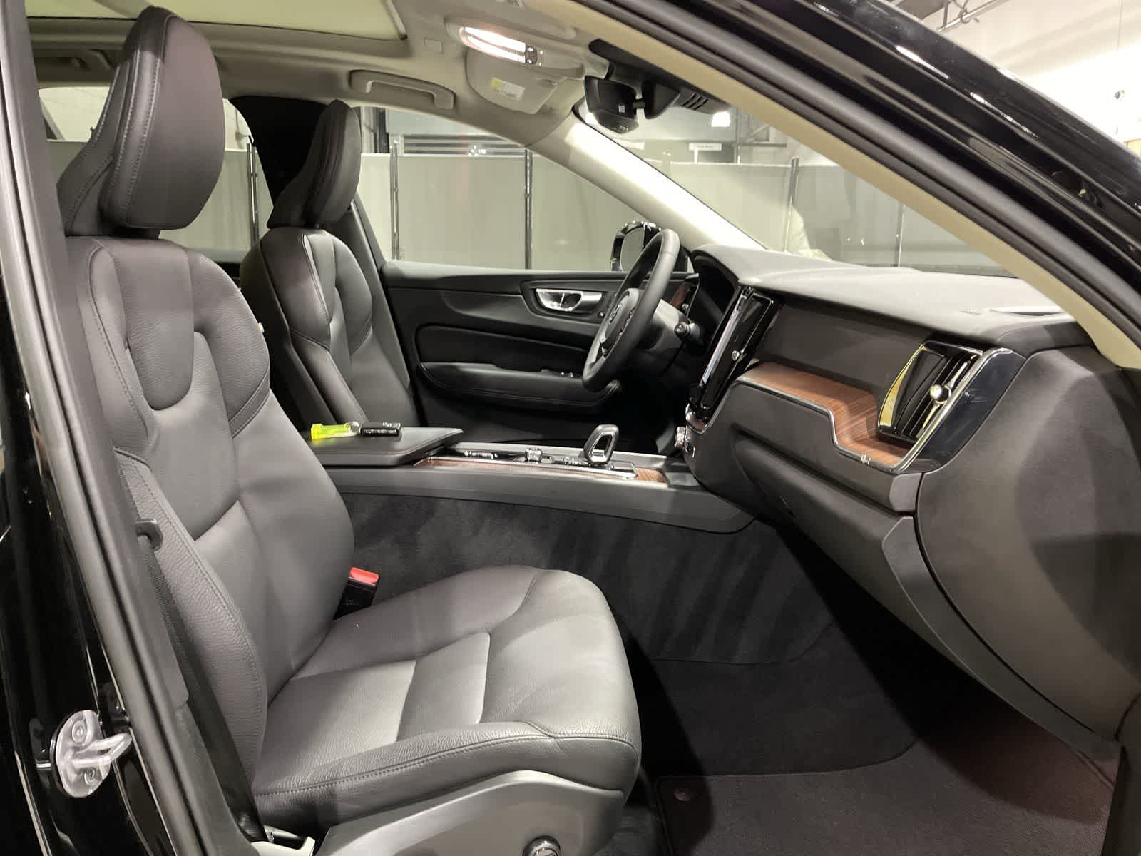 Thumbnail: 2023 Volvo XC60 - 26