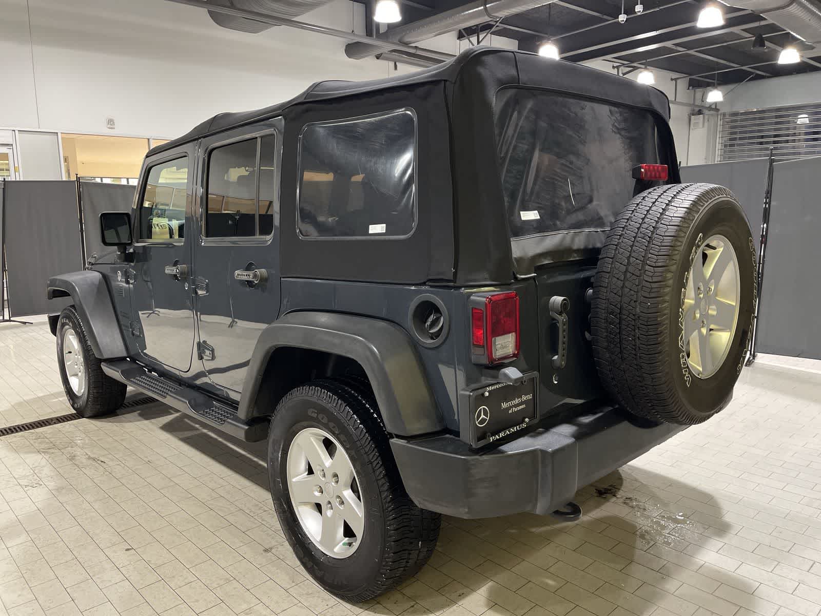 Thumbnail: 2016 Jeep Wrangler - 16