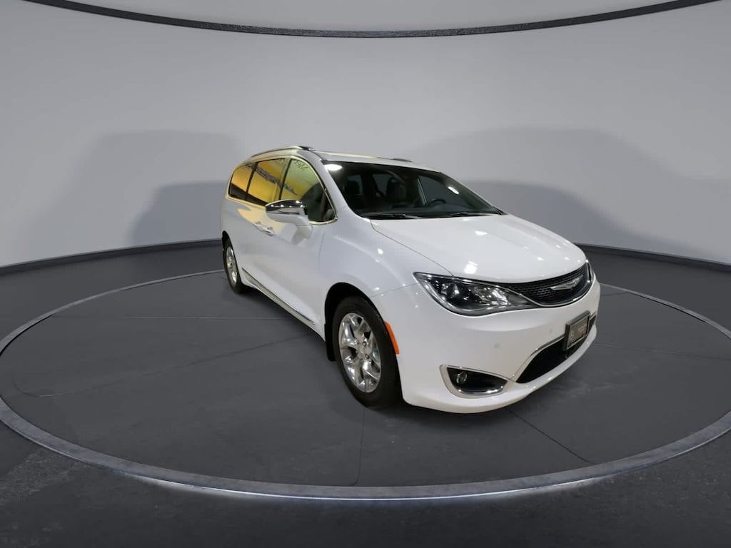 Used 2017 Chrysler Pacifica Limited Van