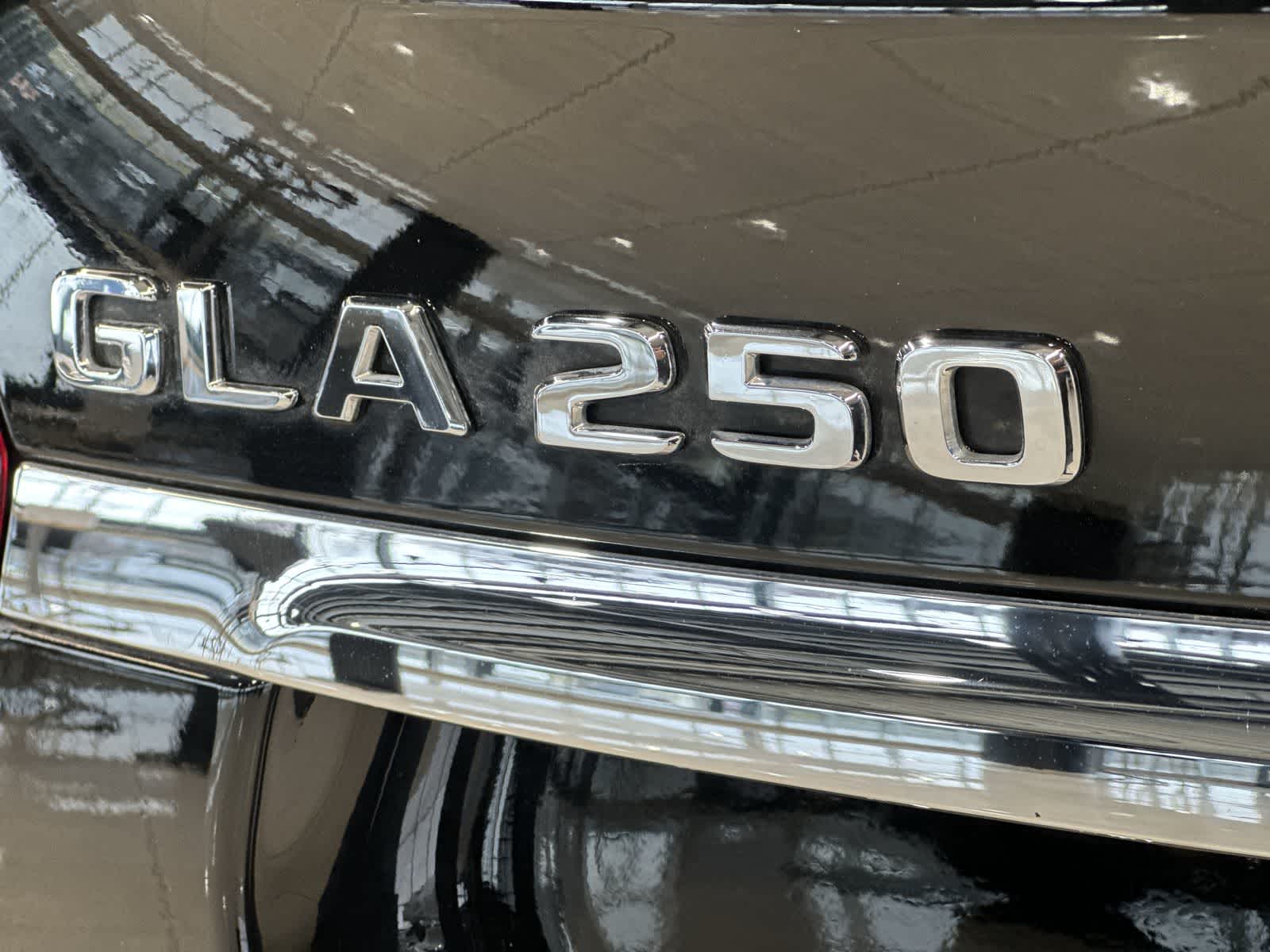 Thumbnail: 2020 Mercedes-Benz GLA - 19