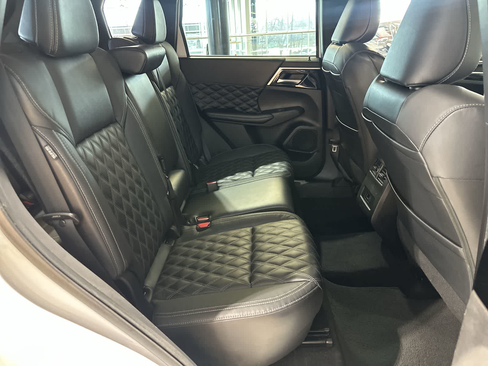 Thumbnail: 2022 Mitsubishi Outlander - 25