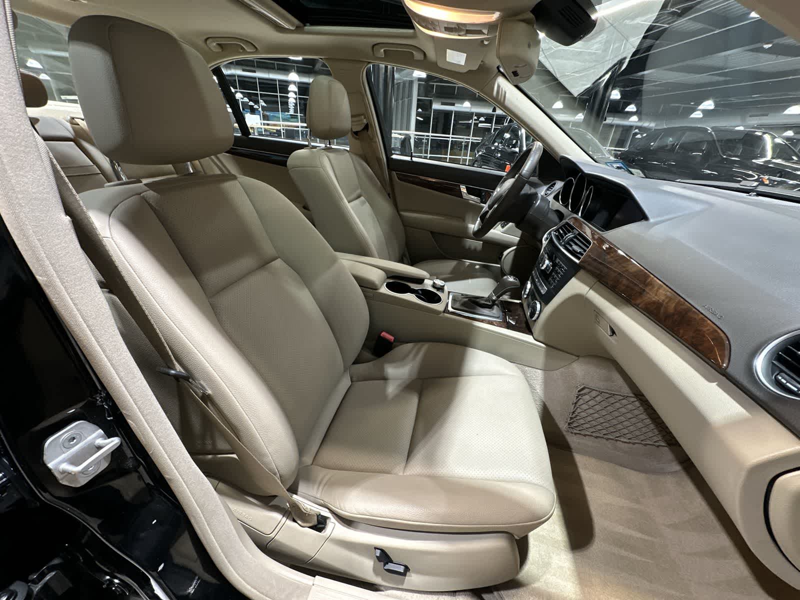 Thumbnail: 2014 Mercedes-Benz C-Class - 26