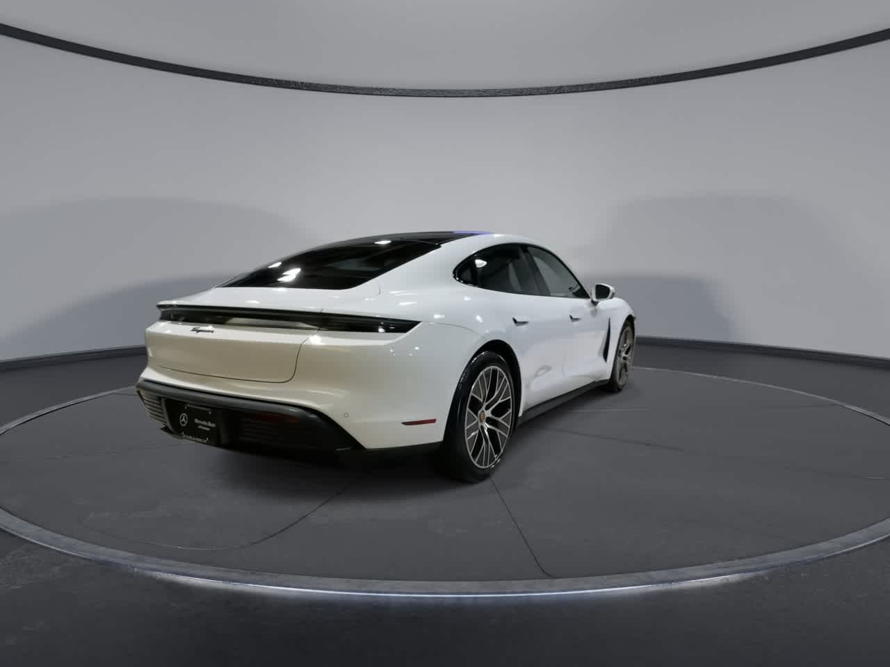 Thumbnail: 2022 Porsche Taycan - 11