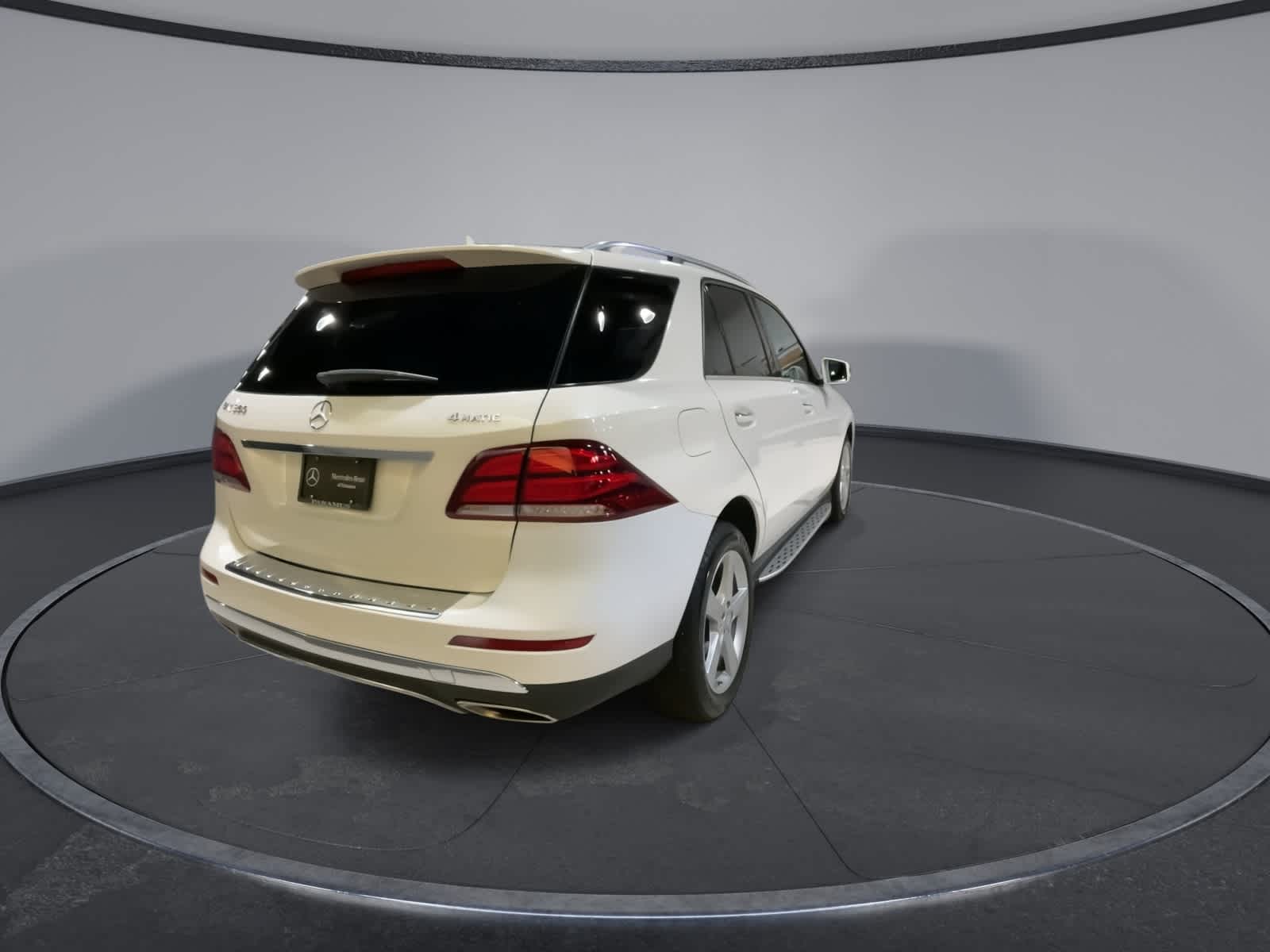 Thumbnail: 2016 Mercedes-Benz GLE - 10