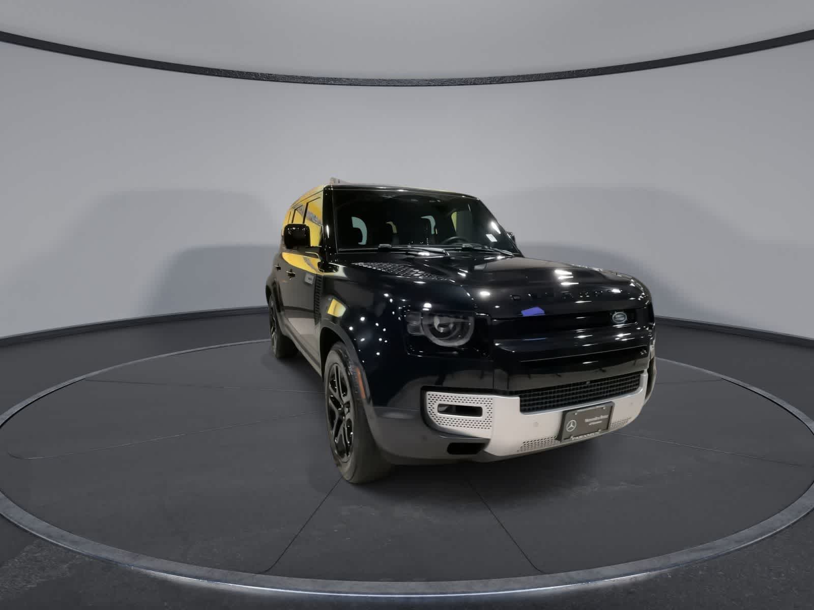 Thumbnail: 2023 Land Rover Defender - 4