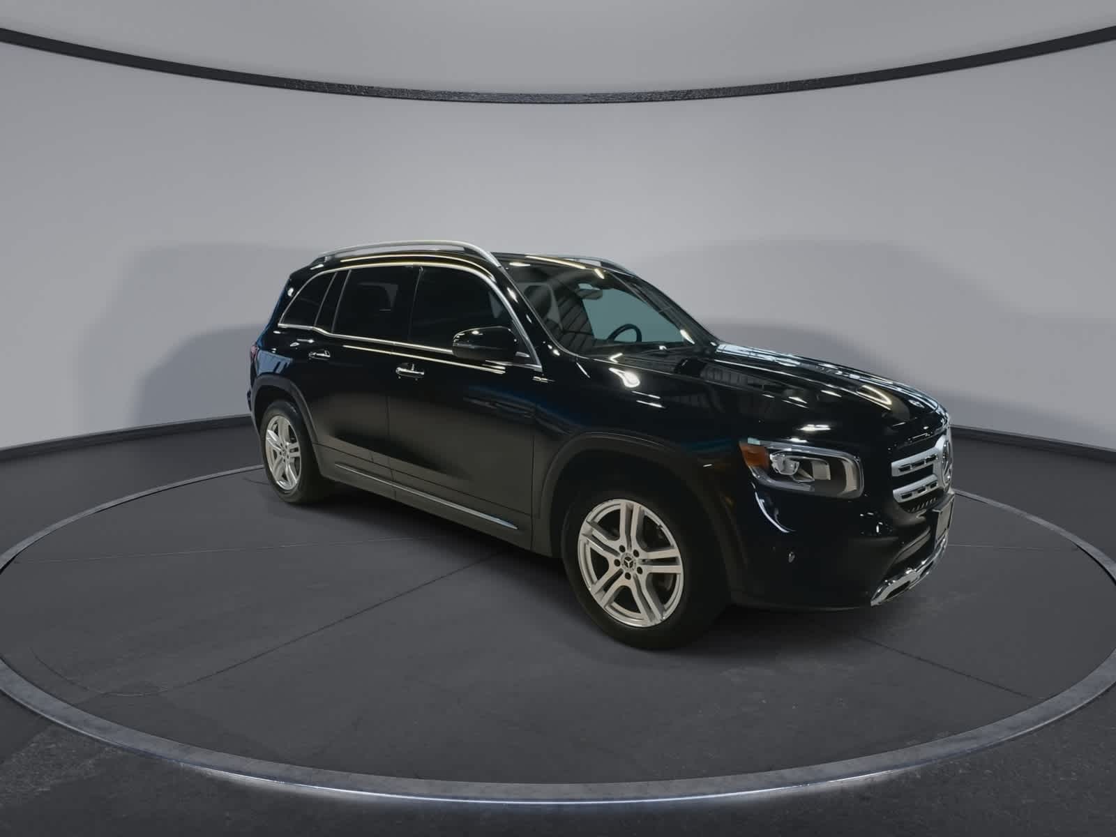 Thumbnail: 2021 Mercedes-Benz GLB - 2