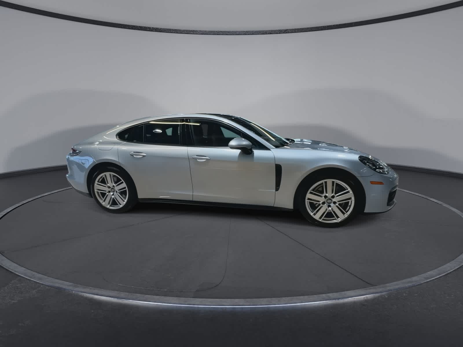 Thumbnail: 2023 Porsche Panamera - 13