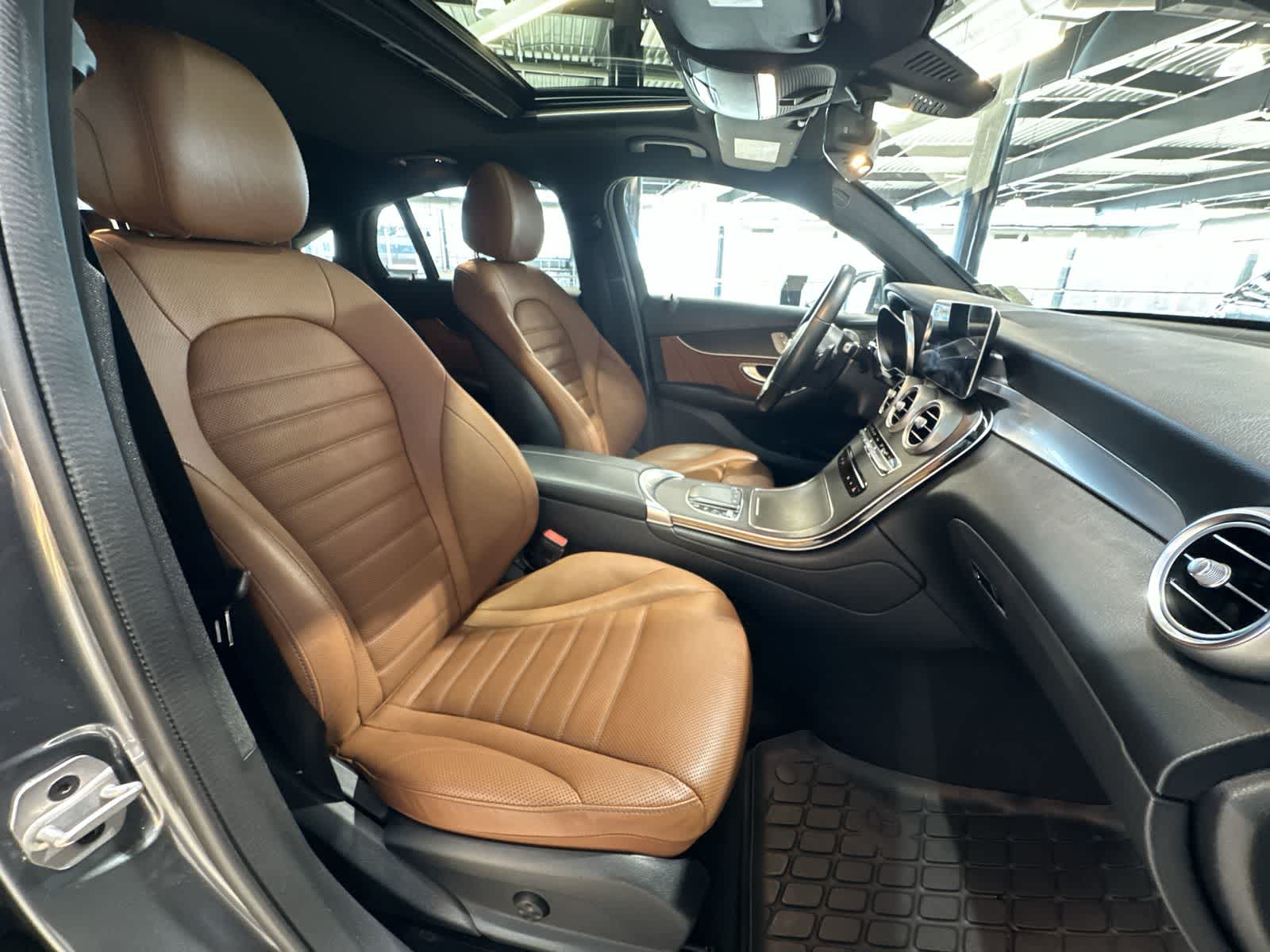 Thumbnail: 2021 Mercedes-Benz GLC - 26