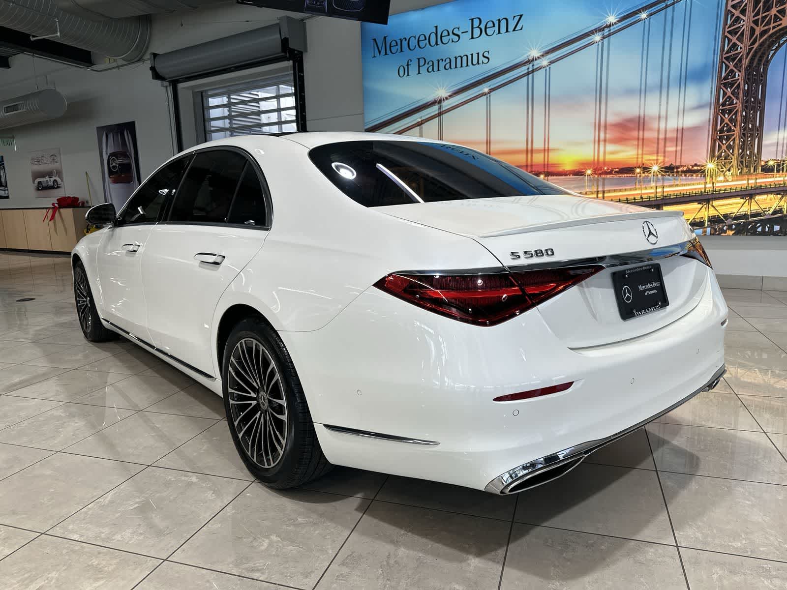 Thumbnail: 2021 Mercedes-Benz S-Class - 16