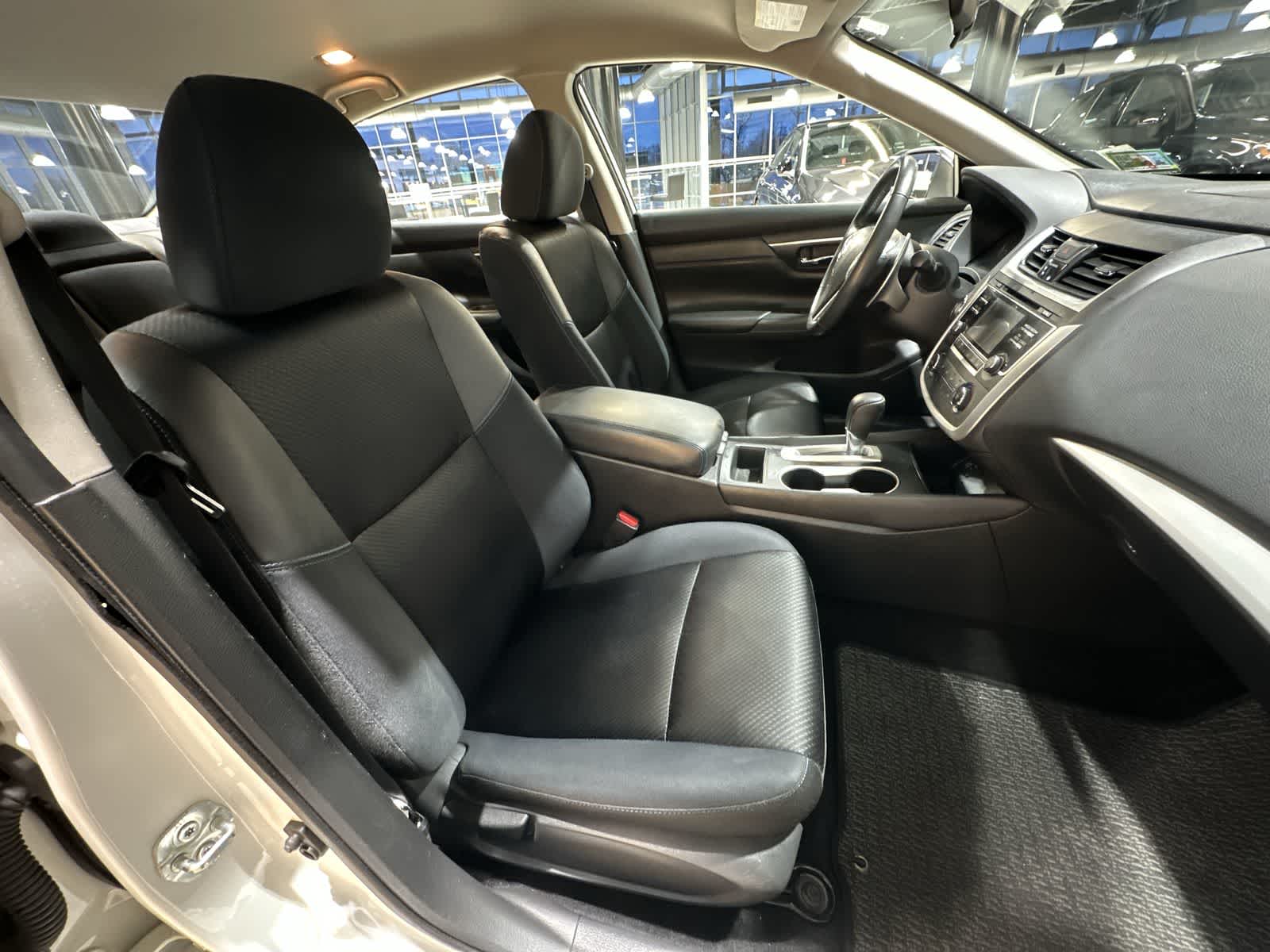 Thumbnail: 2017 Nissan Altima - 26