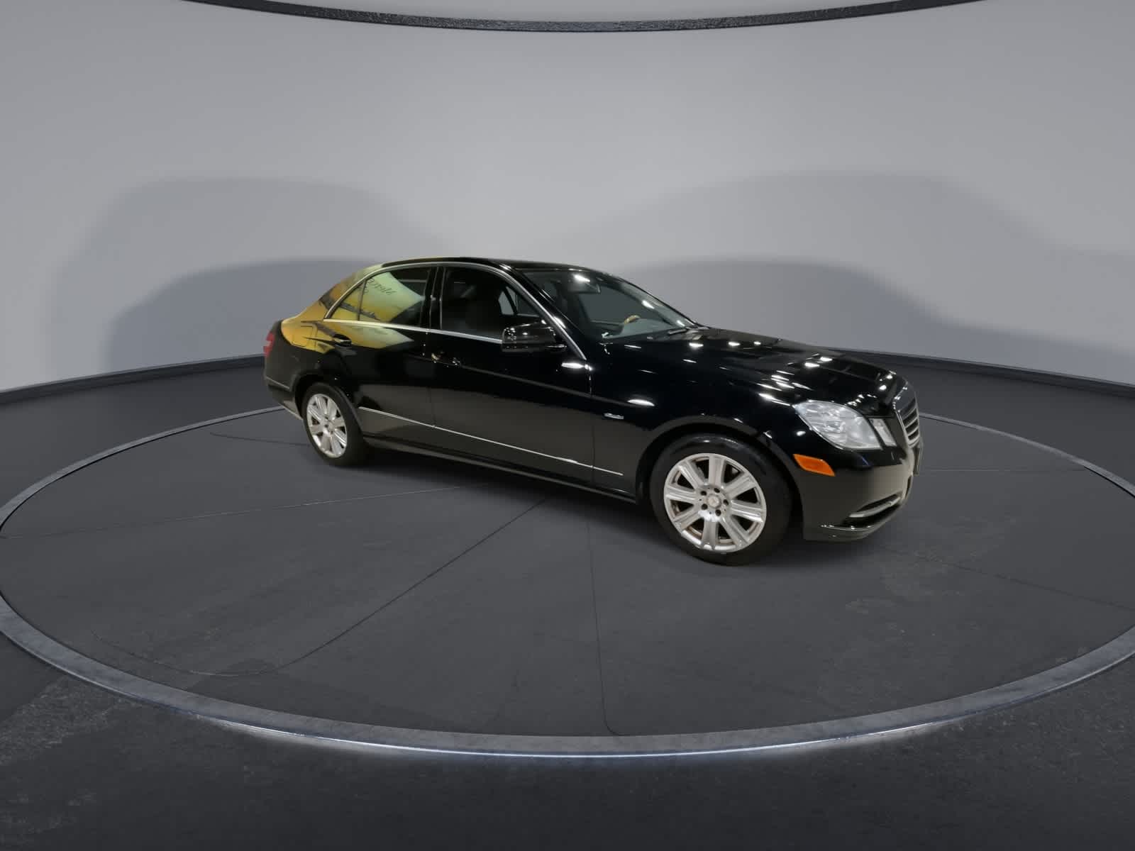 2012 Mercedes Benz E 4MATIC photo 2