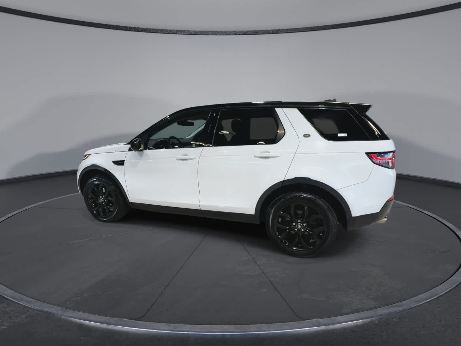 Thumbnail: 2017 Land Rover Discovery Sport - 8