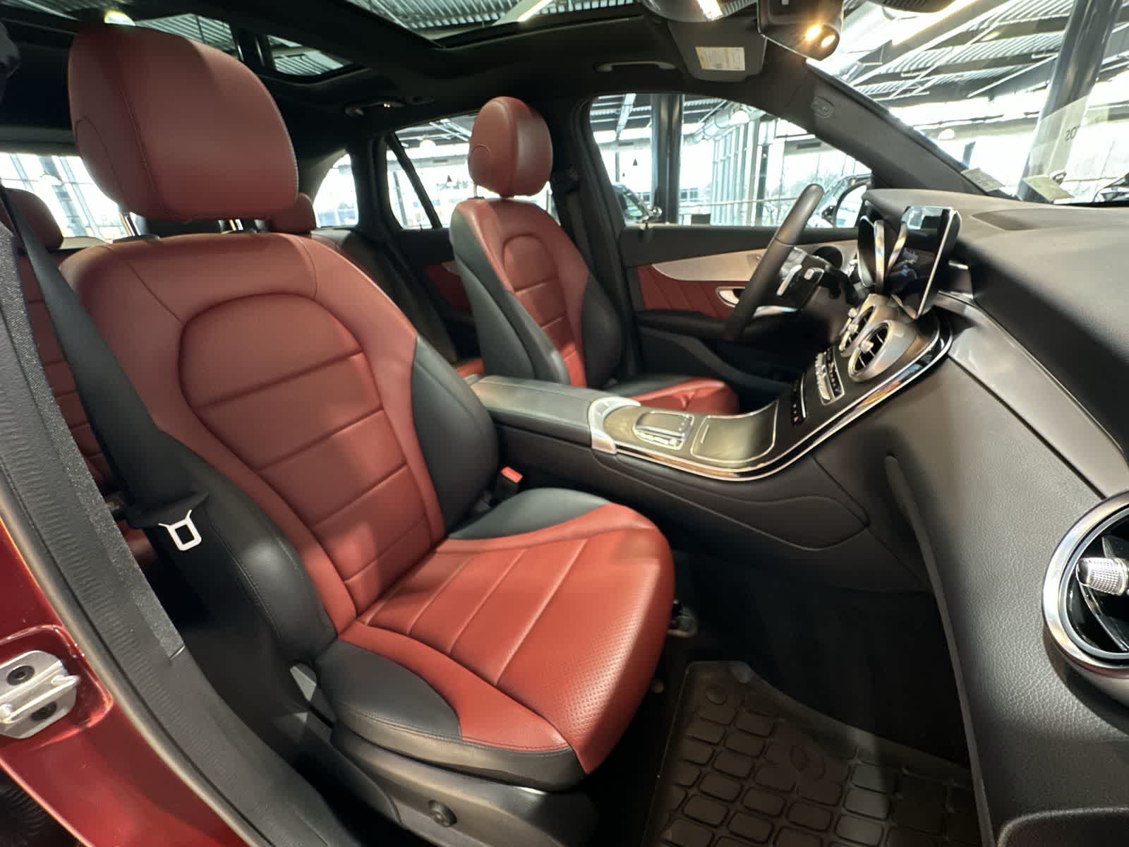 Thumbnail: 2022 Mercedes-Benz GLC - 26